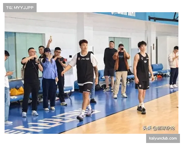 赵睿亮相首钢合练三分火热 许利民期待王牌核心助力球队